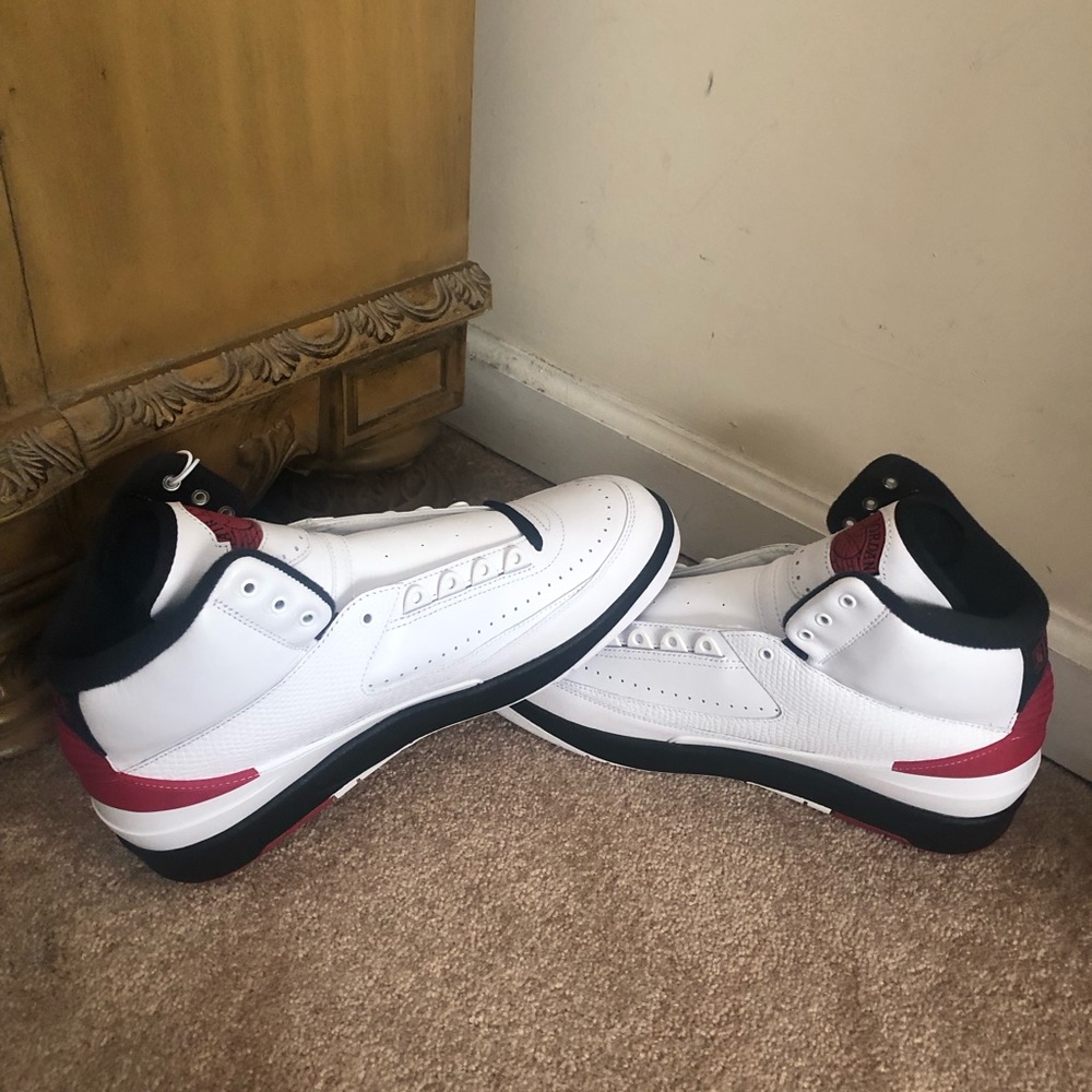 Air Jordan Retro 2 Chicago